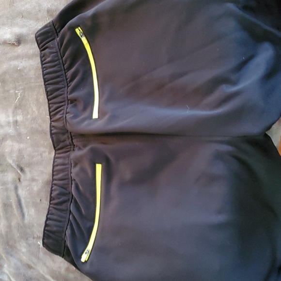 Duluth Trading Co. Men's L 34 inseam Joggers - Picture 4 of 5